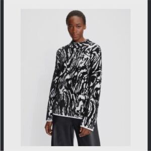 Ted Baker London Zaide Jacquard Print Black & White Fuzzy Sweater Size 1 / Small